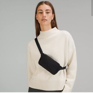 NWT Lululemon Mini Belt Bag in Black